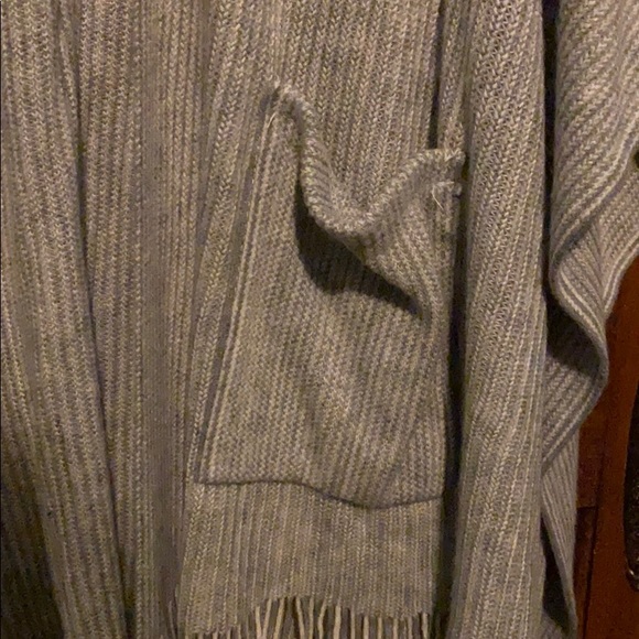 Steve Madden shawl/shrug - Picture 5 of 6